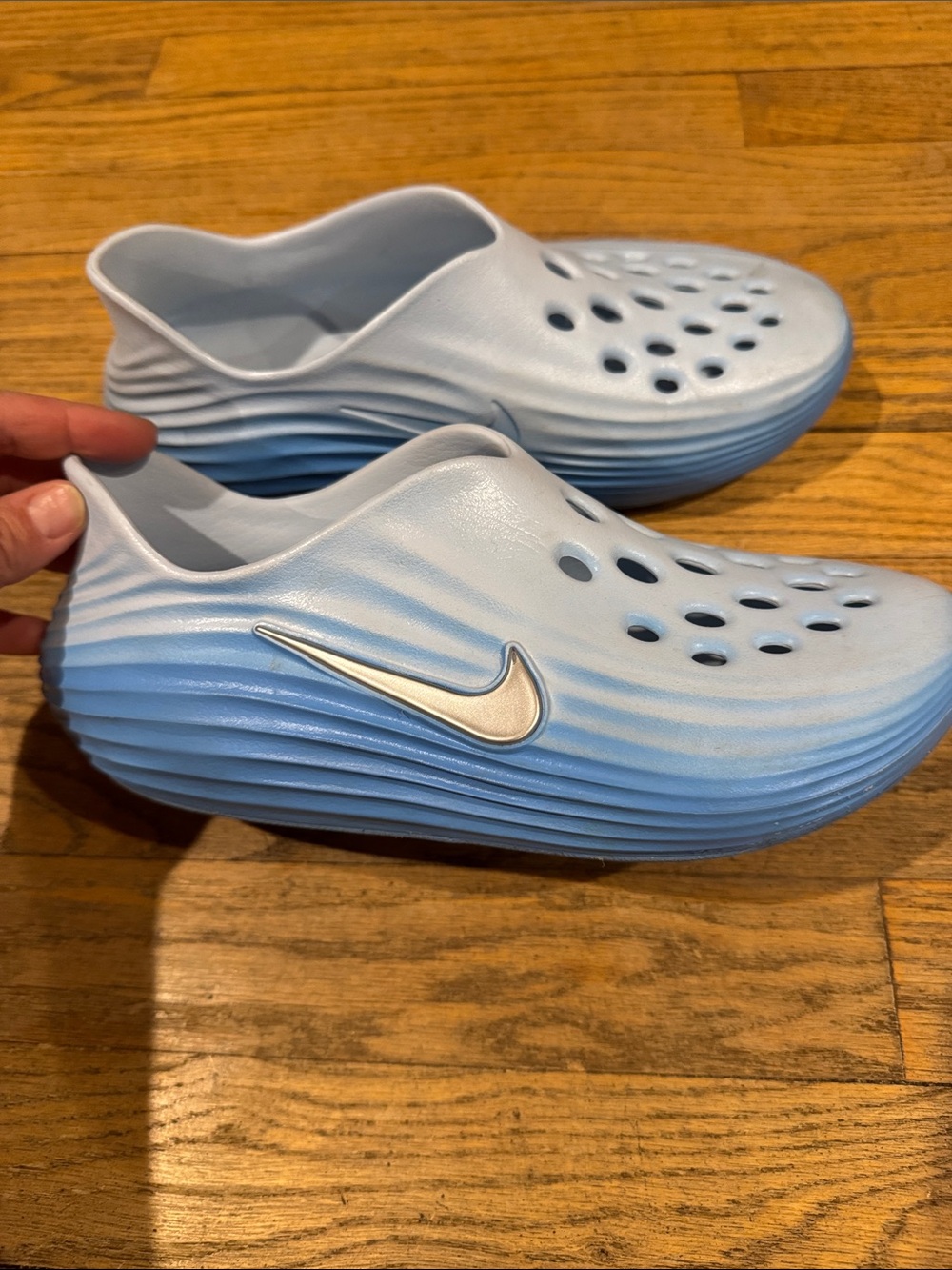 Nike Men’s 7/ Women’s 8 ReactX Rejuven8 Blue Foam Slip on recovery shoe.